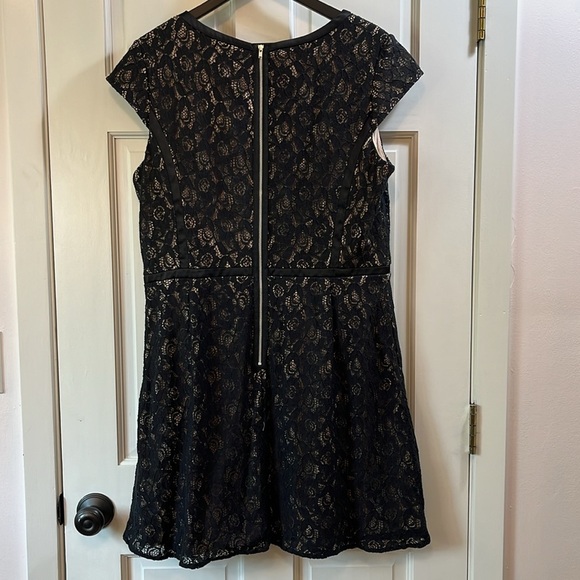 R&K Cocktail All Over Lace w/ Satin Trim Cap Sleeve Mini Dress - Size 16 - Picture 6 of 10